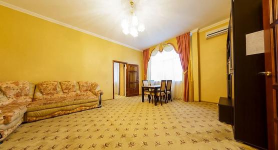 Гостиная номера 4 местные 4 комнатные Апартаменты санатория Кавказ в Кисловодске