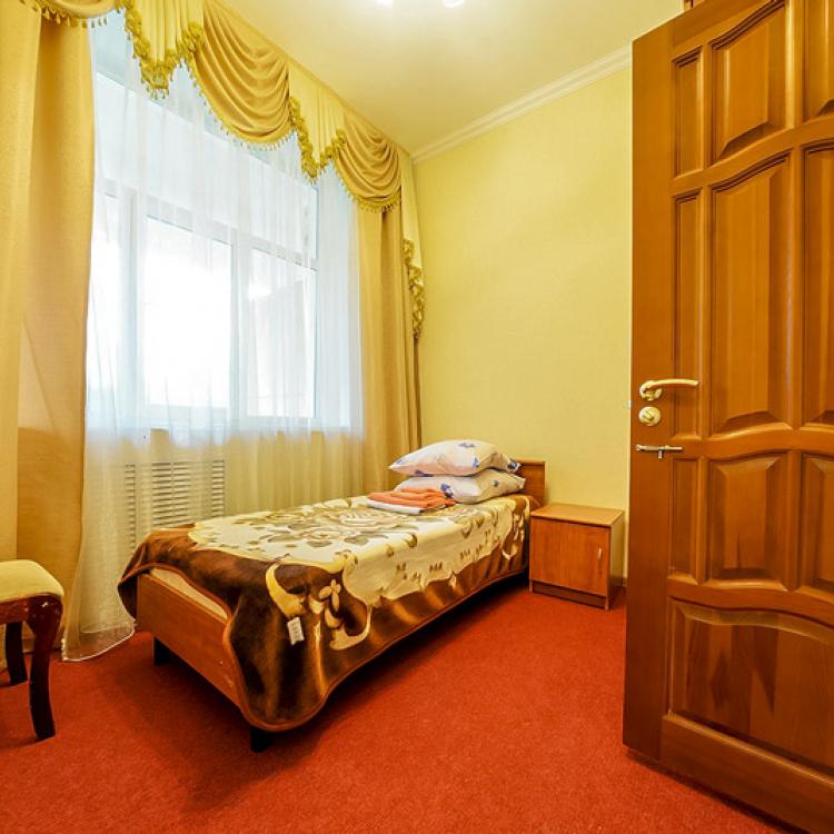 Дополнительное место в 2 местном 2 комнатном Улучшенном с балконом санатория Кавказ в Кисловодске