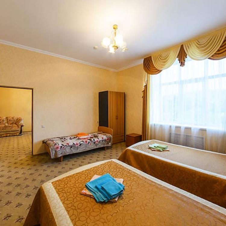 Интерьер спальни 4 местных 4 комнатных Апартаментов в санатории Кавказ. Кисловодск